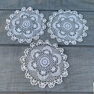 Set of 3 Vintage Handmade Round Crochet Lace Doilies 8.5” White Cotton Pineapple